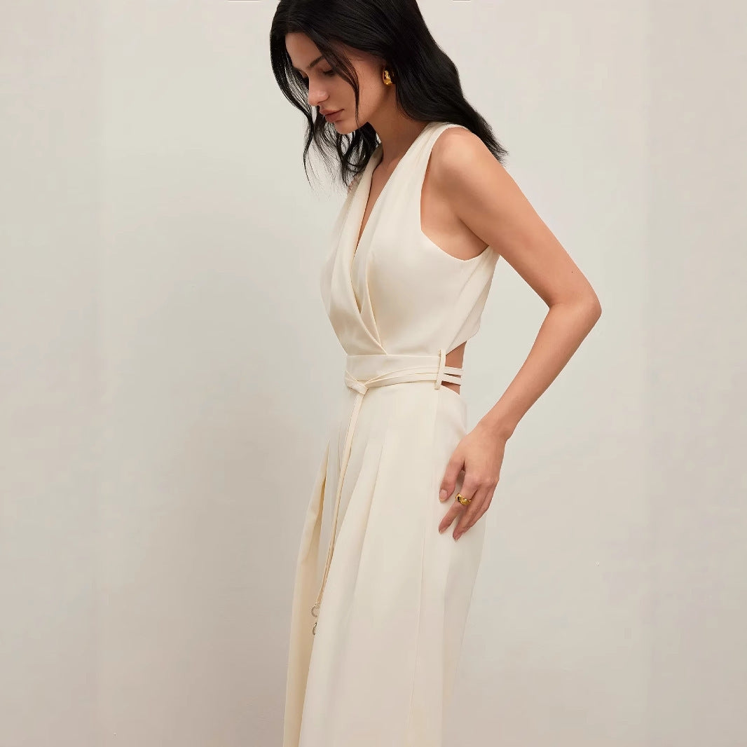 Women's Solid Color And V-neck Sleeveless Fashion Casual Jumpsuit
